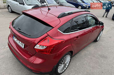 Хэтчбек Ford Focus 2012 в 