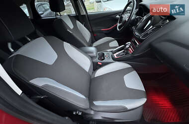Хэтчбек Ford Focus 2012 в 
