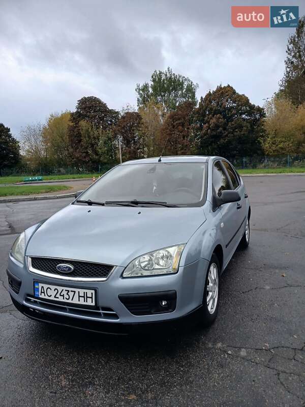 Хэтчбек Ford Focus 2005 в Владимире