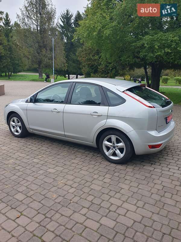 Хэтчбек Ford Focus 2010 в Ровно