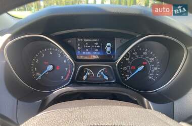 Хэтчбек Ford Focus 2015 в 