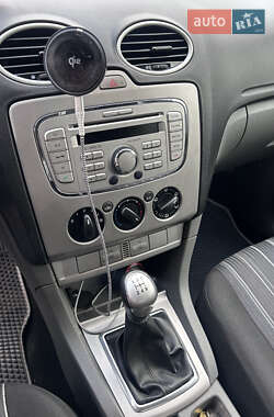 Хэтчбек Ford Focus 2009 в 