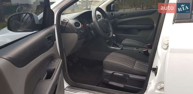 Хэтчбек Ford Focus 2010 в Буче