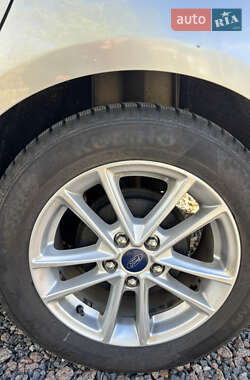 Седан Ford Focus 2015 в 