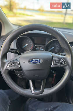 Седан Ford Focus 2015 в 