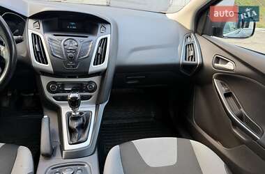 Хетчбек Ford Focus 2013 в 