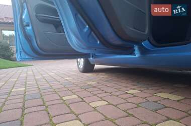 Хэтчбек Ford Focus 2010 в 