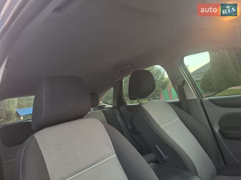 Хэтчбек Ford Focus 2010 в Нововолынске фото 12 Хэтчбек Ford Focus 2010 в Нововолынске