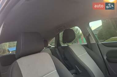 Хэтчбек Ford Focus 2010 в 