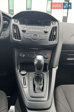 Хетчбек Ford Focus 2015 в 
