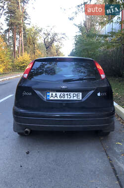 Хетчбек Ford Focus 2001 в 