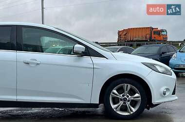 Хэтчбек Ford Focus 2013 в 