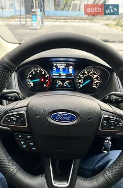 Седан Ford Focus 2016 в 
