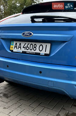 Хэтчбек Ford Focus 2010 в 