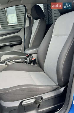 Хэтчбек Ford Focus 2010 в 
