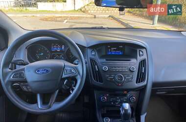 Хэтчбек Ford Focus 2015 в 