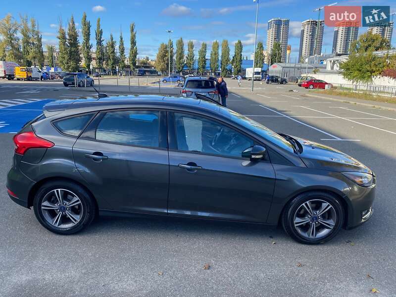 Хэтчбек Ford Focus 2015 в 