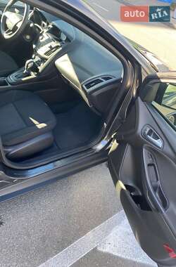 Хэтчбек Ford Focus 2015 в 