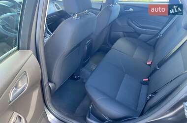Хэтчбек Ford Focus 2015 в 