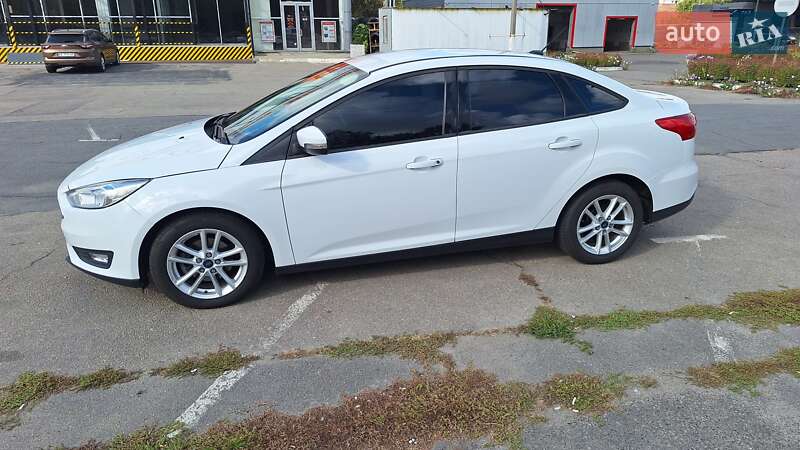 Седан Ford Focus 2015 в Дніпрі
