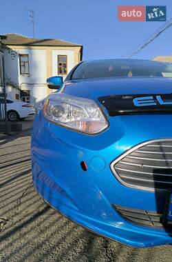 Хэтчбек Ford Focus 2014 в 