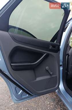 Хэтчбек Ford Focus 2005 в  фото 14 Хэтчбек Ford Focus 2005 в