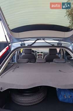 Хэтчбек Ford Focus 2005 в  фото 23 Хэтчбек Ford Focus 2005 в