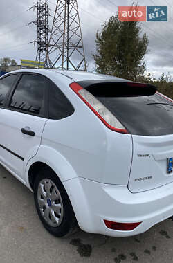Хетчбек Ford Focus 2011 в 