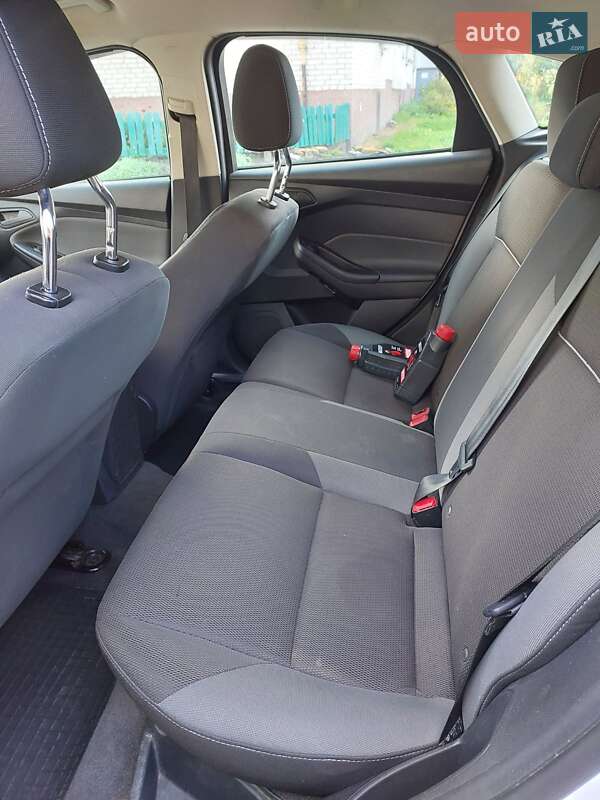Хетчбек Ford Focus 2011 в Радехові фото 2 Хетчбек Ford Focus 2011 в Радехові