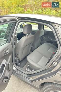 Седан Ford Focus 2015 в 