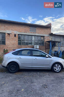 Хэтчбек Ford Focus 2005 в 