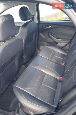 Седан Ford Focus 2015 в 