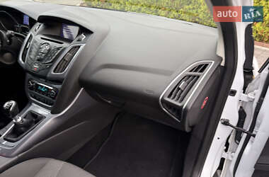 Хэтчбек Ford Focus 2013 в 