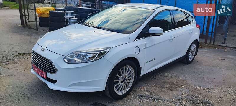 Хетчбек Ford Focus 2013 в 
