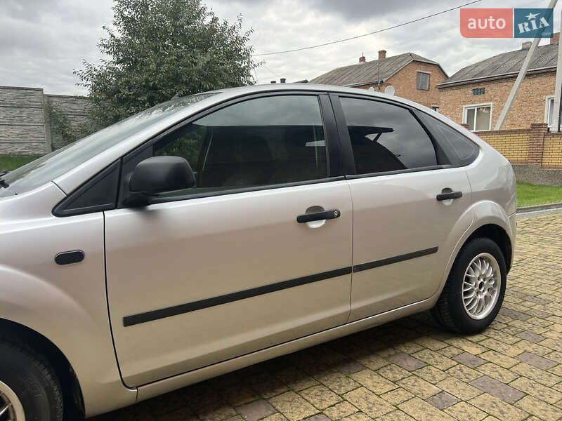 Хэтчбек Ford Focus 2005 в Львове