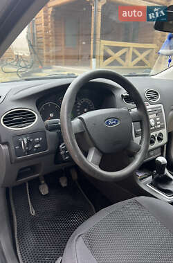 Хетчбек Ford Focus 2005 в 