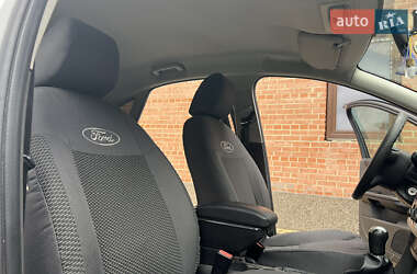 Хетчбек Ford Focus 2005 в 