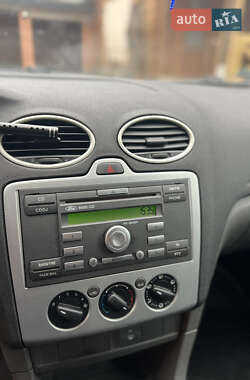 Хетчбек Ford Focus 2005 в 