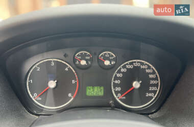 Хетчбек Ford Focus 2005 в 