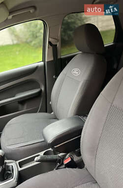 Хетчбек Ford Focus 2005 в 