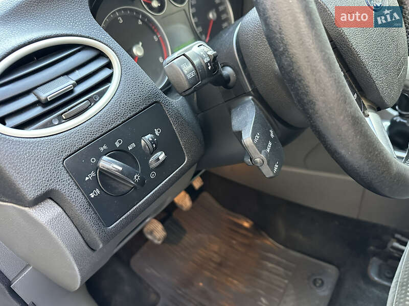 Хетчбек Ford Focus 2005 в Чернівцях фото 18 Хетчбек Ford Focus 2005 в Чернівцях