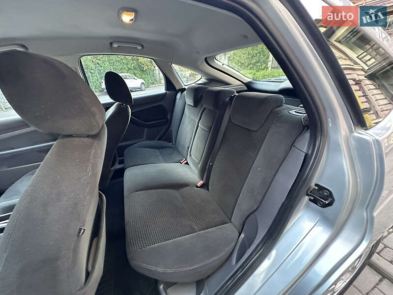 Хетчбек Ford Focus 2005 в Чернівцях фото 24 Хетчбек Ford Focus 2005 в Чернівцях