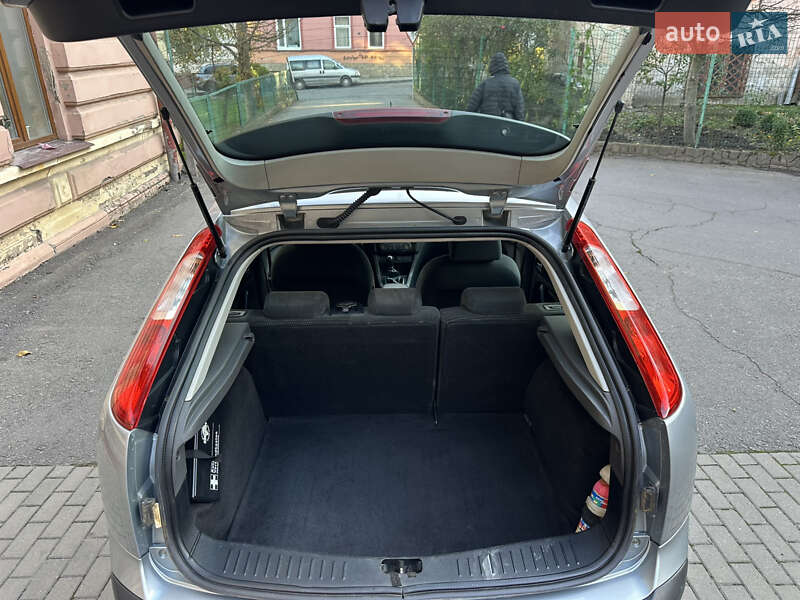 Хетчбек Ford Focus 2005 в Чернівцях фото 28 Хетчбек Ford Focus 2005 в Чернівцях