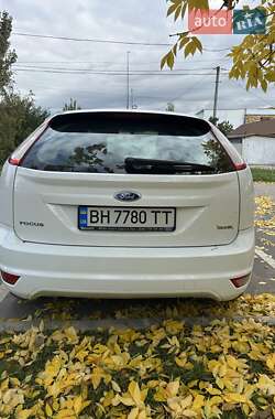 Хетчбек Ford Focus 2010 в  фото 4 Хетчбек Ford Focus 2010 в