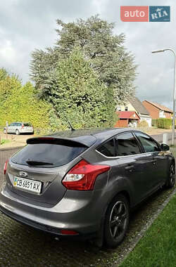 Хэтчбек Ford Focus 2012 в 