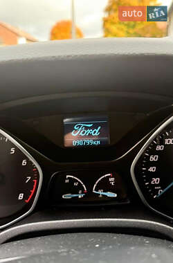 Хэтчбек Ford Focus 2012 в 
