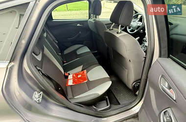 Хэтчбек Ford Focus 2012 в 