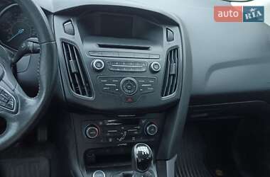 Седан Ford Focus 2015 в 