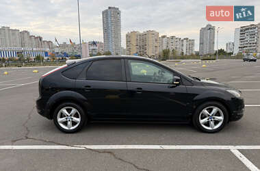Хэтчбек Ford Focus 2010 в 
