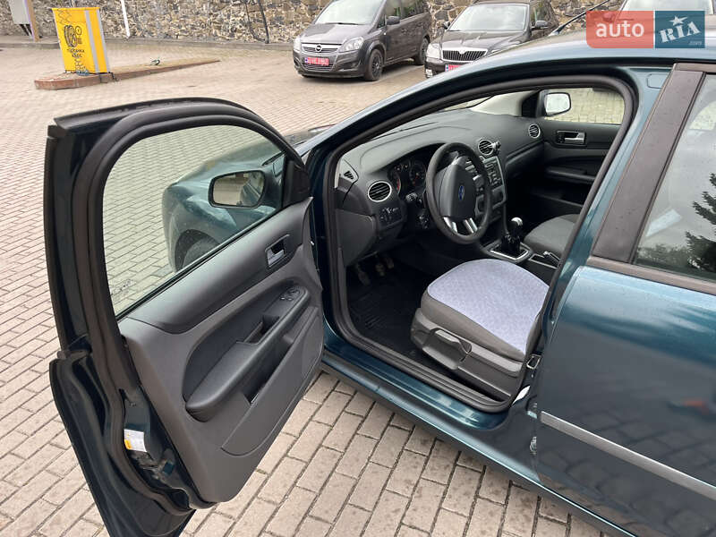 Хэтчбек Ford Focus 2006 в Ровно